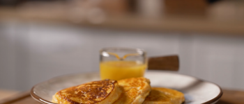 Морковные сырники с апельсиновым соусом