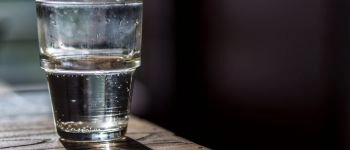 Как правильно пить воду: нормы, режимы и удобные решения для ежедневного баланса